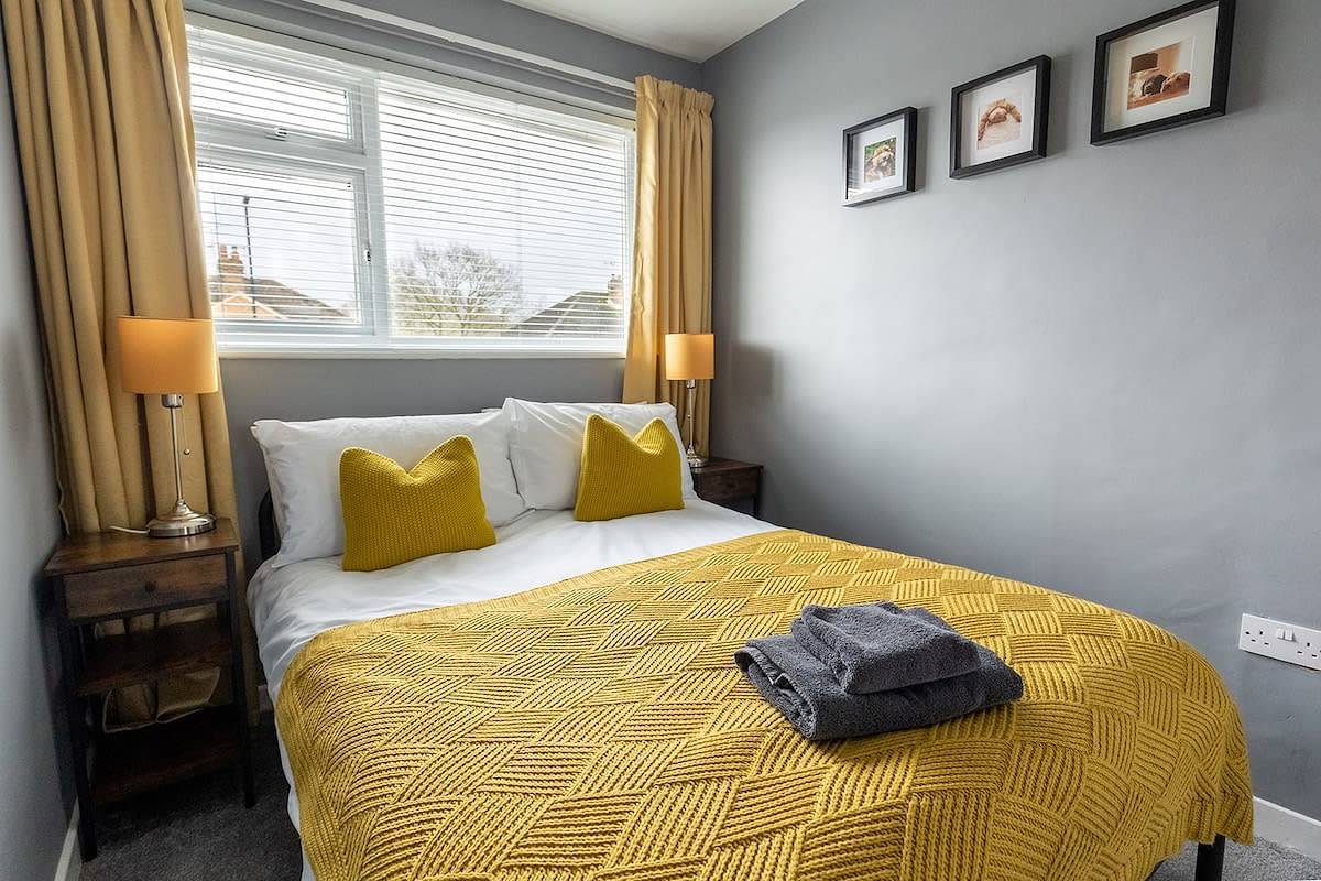 Two bed in Harrogate with spacious enclosed garden in Yorkshire du Nord