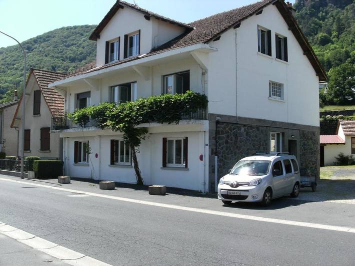 Gîte pour 8 personnes, avec jardin et vue à Vic-sur-Cère - 2