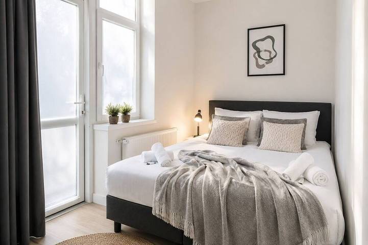 Appartement entier, Situé à quelques pas des boutiques, restaurants et transports en commun, cet appartement constitue le point de départ idéal pour découvrir la ville. Que vous voyagiez pour le travail ou les loisirs, vous apprécierez son emplacement central. in Eindhoven, Brabant-Septentrional