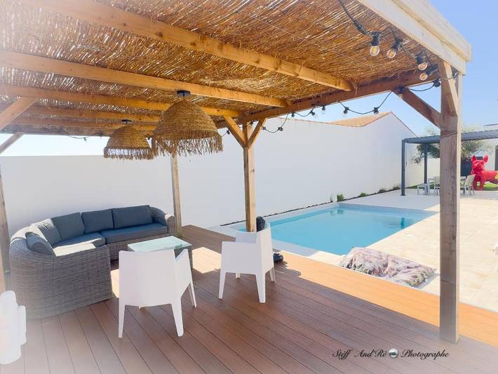 Location de vacances pour 6 personnes, avec Terrasse ainsi que Jardin et Piscine à Ferrières (Charente-Maritime)