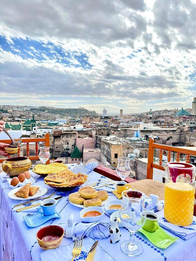 Maison d’hôte pour 2 personnes, avec terrasse et vue dans Fes Al Bali