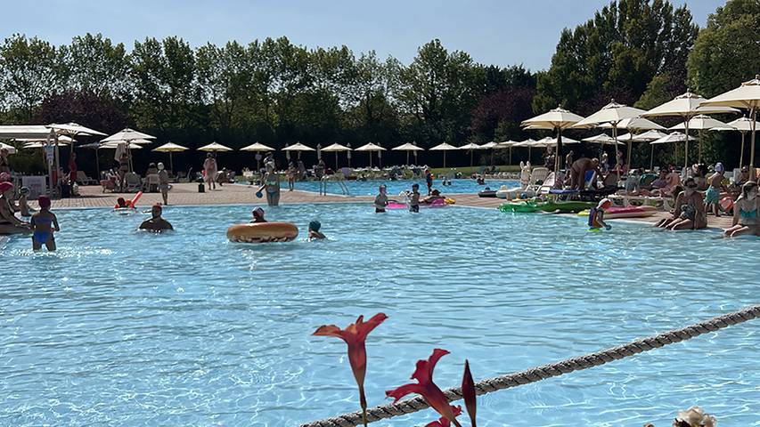 Resort per 5 persone, con Giardino e Piscina per bambini nonché Piscina a Peschiera del Garda