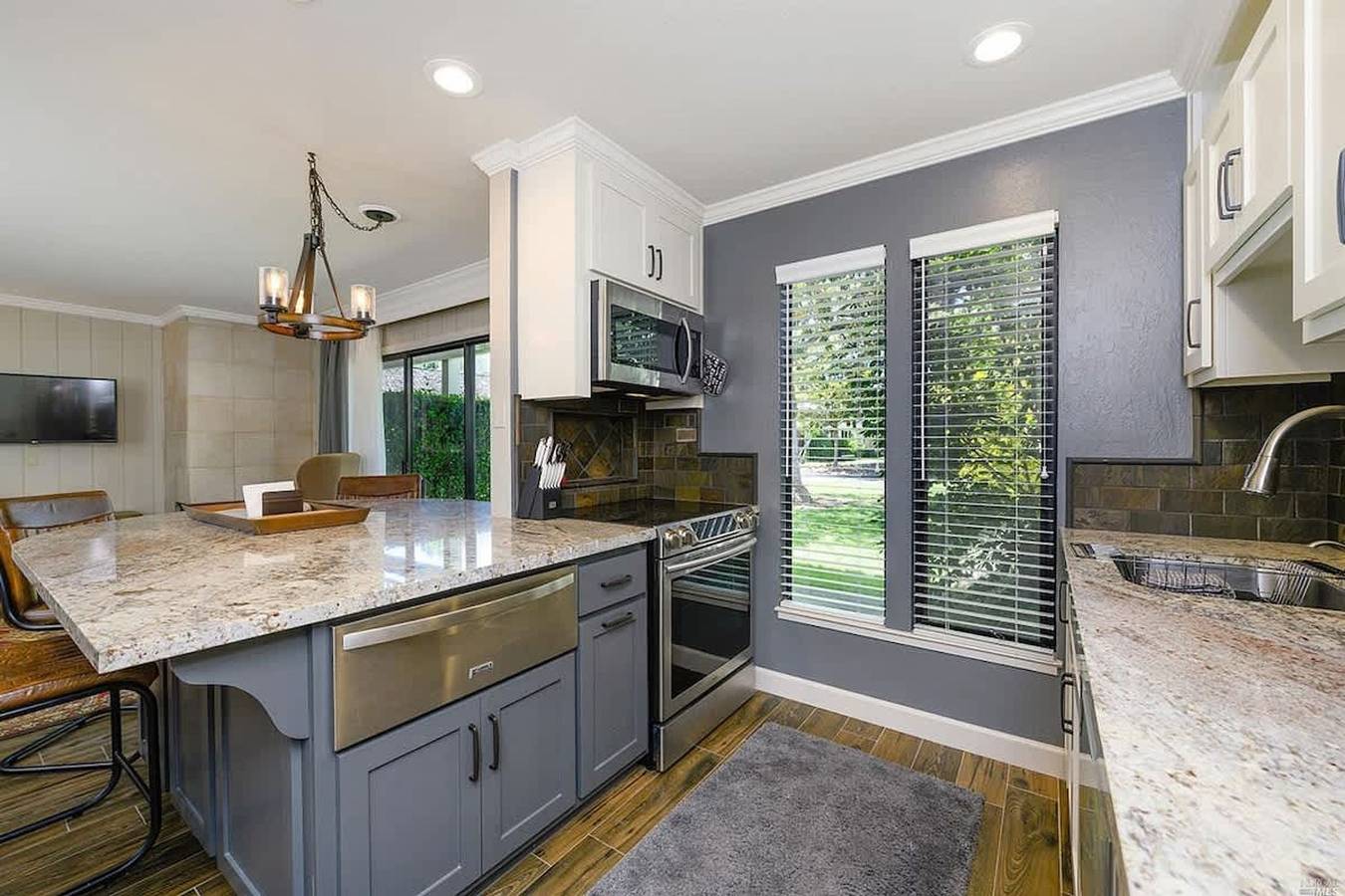 Entire apartment, Elegant Napa Retreat Luxe Beds Prime Location in North Coast