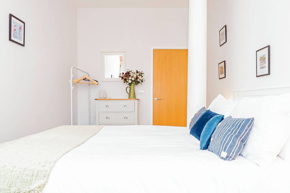 Entire apartment, Characterful apartment overlooking Marina in Gosport, Hampshire