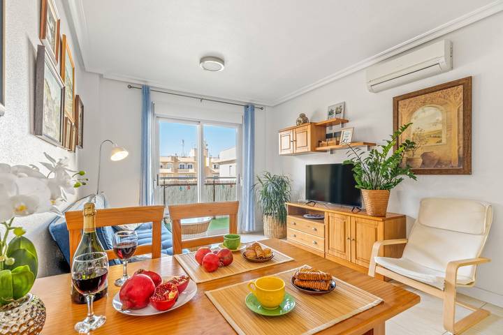 Appartement entier, Appartement 'Romero' avec piscine partagée, Wi-Fi et climatisation in Cabo Roig, Costa Blanca