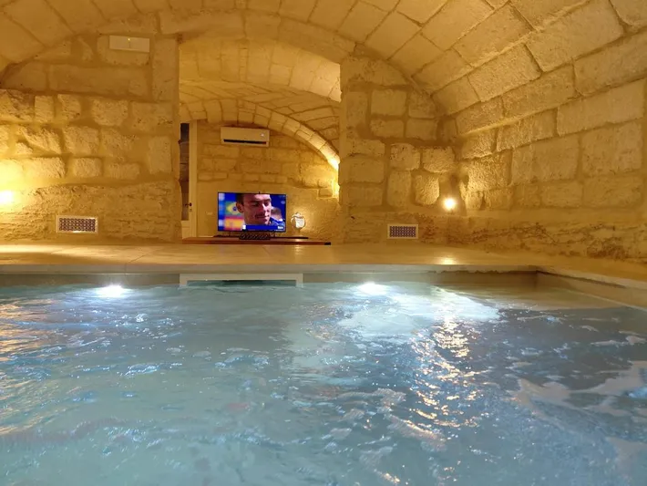 Station pour 3 personnes, avec jacuzzi ainsi que piscine et jardin - 1