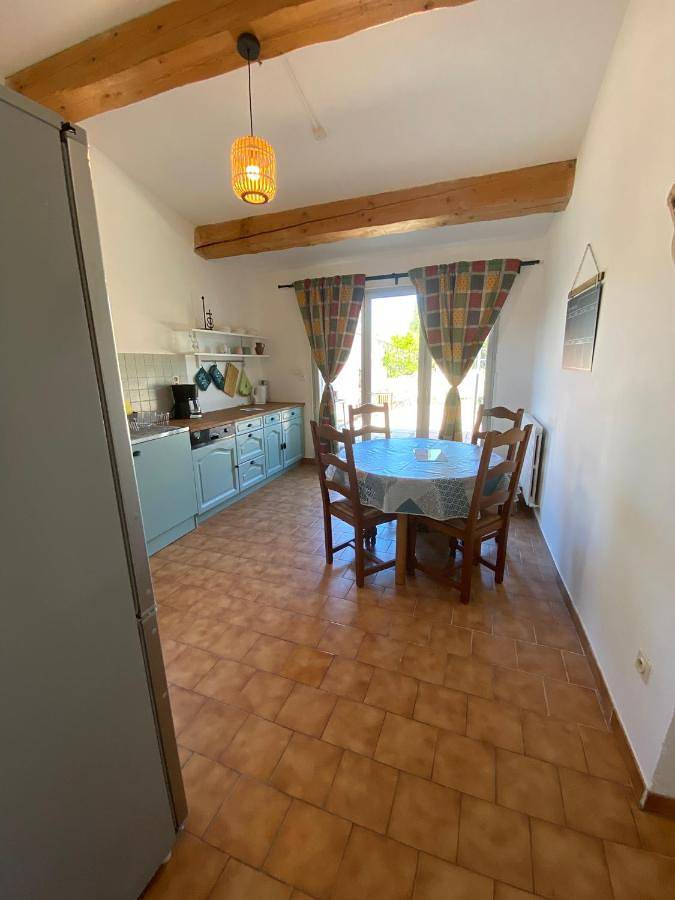 Location de vacances pour 6 personnes, avec jardin et piscine à Aureille - 2