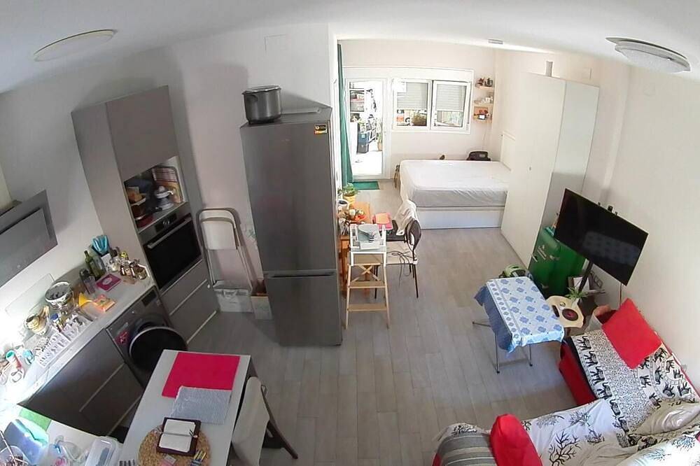 An oasis in the heart of Madrid!! A home for two—help us create this unique space. in Tetuán, Madrid