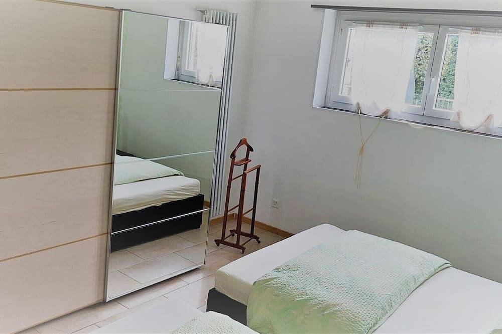 Ganze Wohnung, Superior Apartment with 2 Bedrooms and Garden in Mendrisio, Tessin