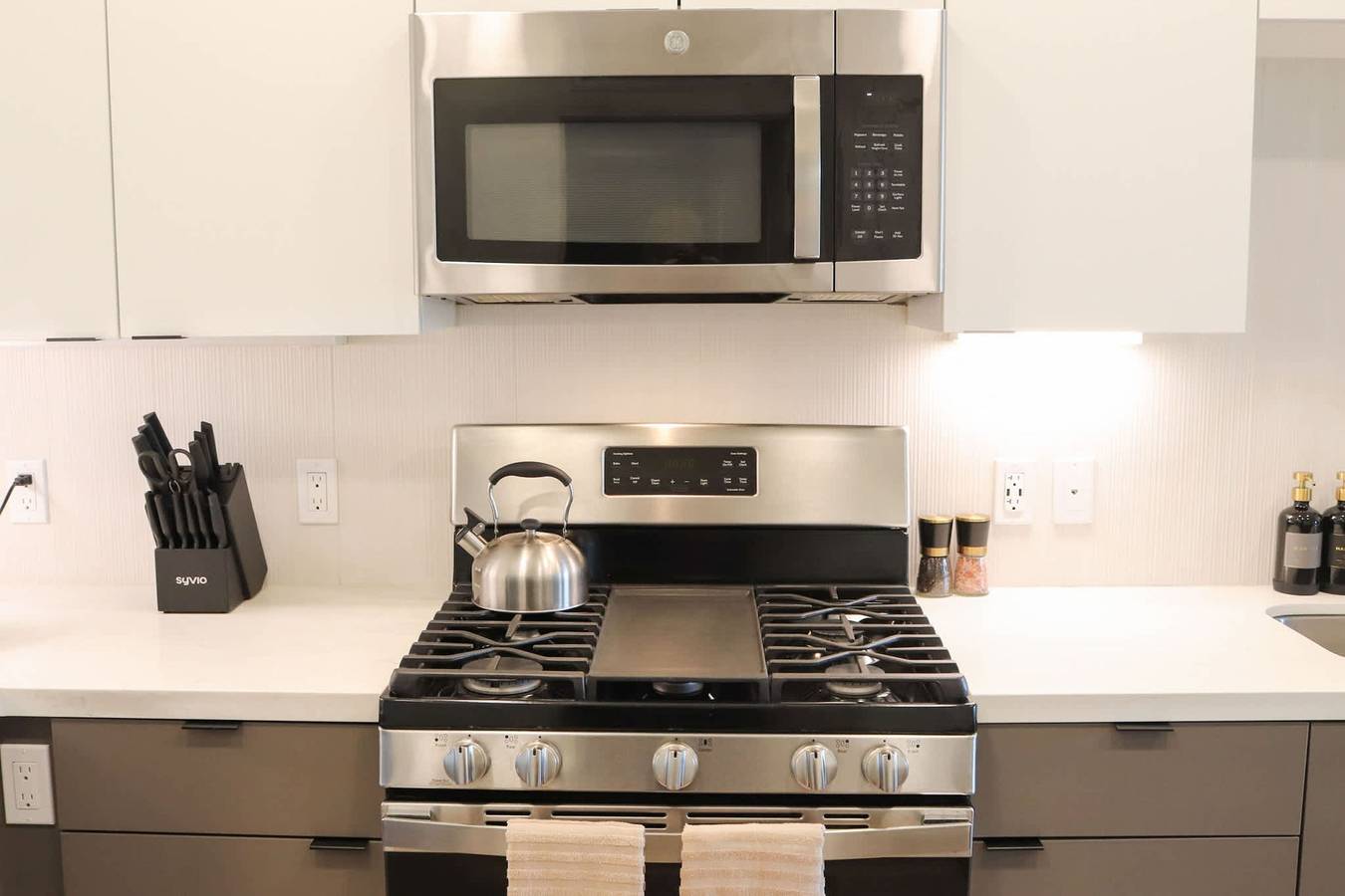 Apartamento entero, Bright Cozy Getaway with Pool Free Parking 10 mins Disneyland in Santa Ana (california), Condado de Orange