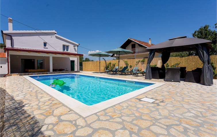 Ferienhaus für 8 Personen, mit Pool und Terrasse - 1