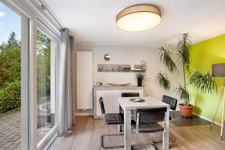 Appartement entier, Appartement 'Ferienwohnung Im Eichholz' avec terrasse privée, jardin partagé et Wi-Fi in Arnsberg, Arrondissement du Haut-Sauerland