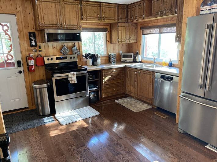 Cottage for 8 people, with garden and hot tub in Kawartha Lakes