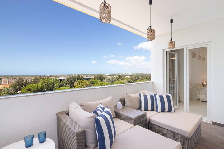 Vakantiewoning voor 4 personen, with Balkon and Kinderzwembad as well as Uitzicht op het meer in Quarteira