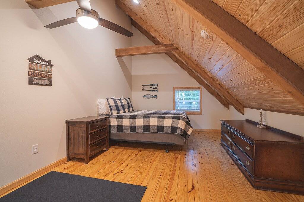 Cabin D at Safe Harbor Brady Mountain on Lake Ouachita! in Lake Ouachita