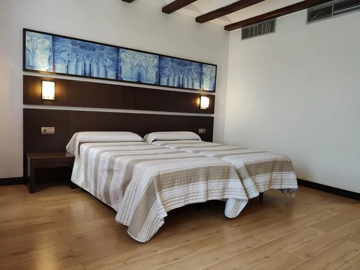 Hotel para 5 personas, con balcón y vistas - 1