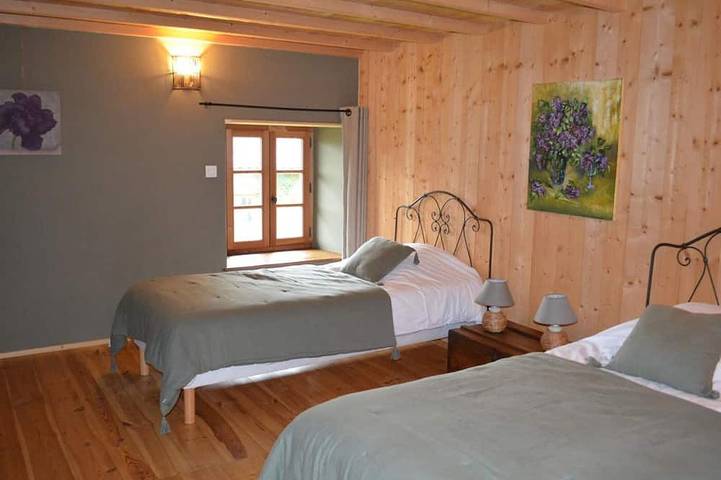 Gîte pour 12 personnes, avec sauna ainsi que jardin et piscine dans Saint-Just-la-Pendue - 2