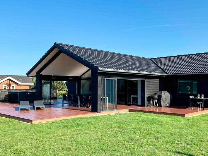 Ferienhaus für 14 Personen, mit Terrasse und Whirlpool sowie Sauna, kinderfreundlich - 1