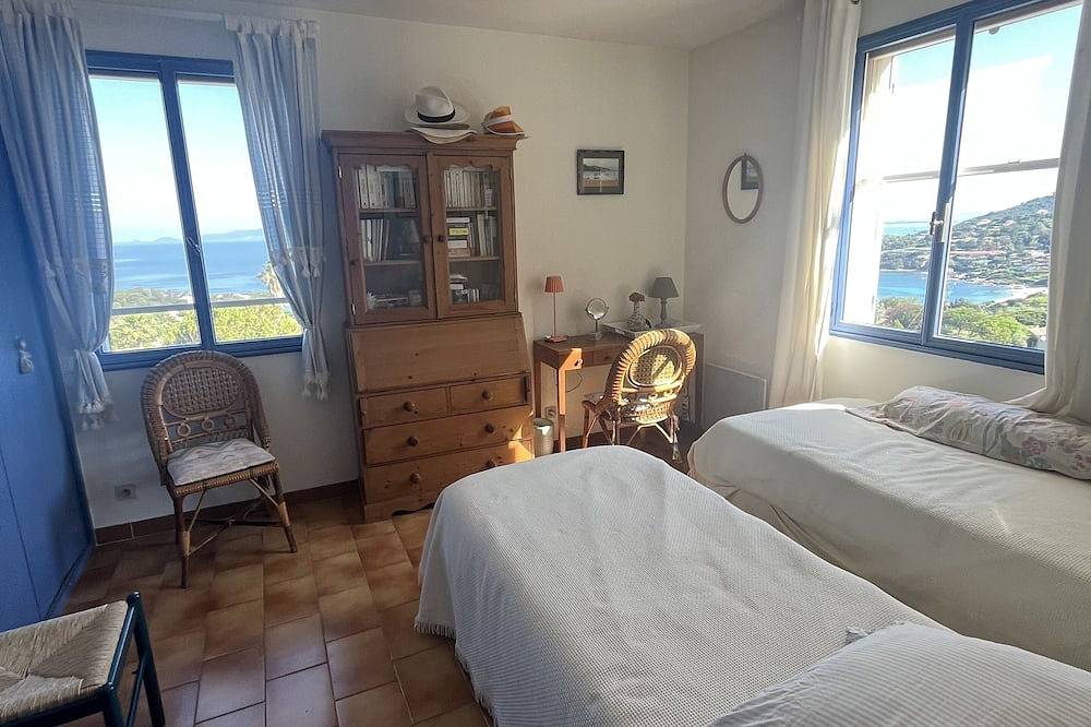 Villa vue 360 baie ajaccio, montagnes et maquis - 5 min a pied plage in Portigliolo, Coti-Chiavari