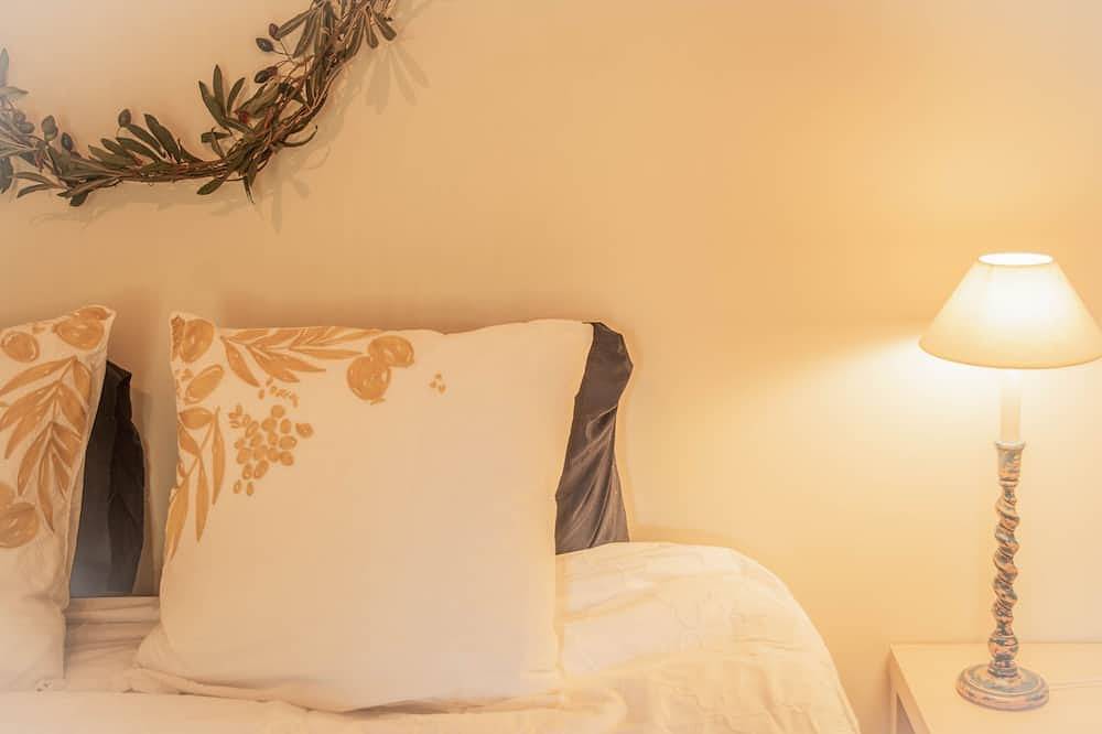 Lovely quiet stay for a couple with private pool in Daglan, Périgord Noir