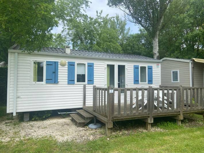 Camping pour 4 personnes, avec Terrasse ainsi que Jardin et Piscine à Saujon