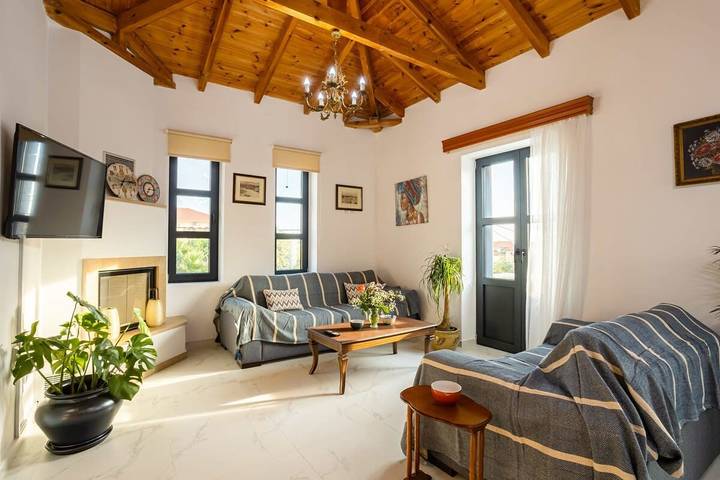 Gîte pour 4 personnes, avec jardin, adapté aux familles dans Stoupa - 3