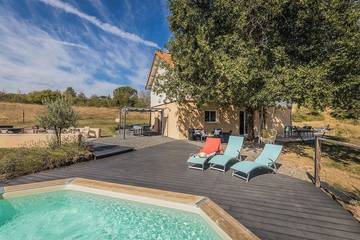 Gîte pour 10 personnes, avec terrasse et jardin à Saint-Pantaléon-de-Larche