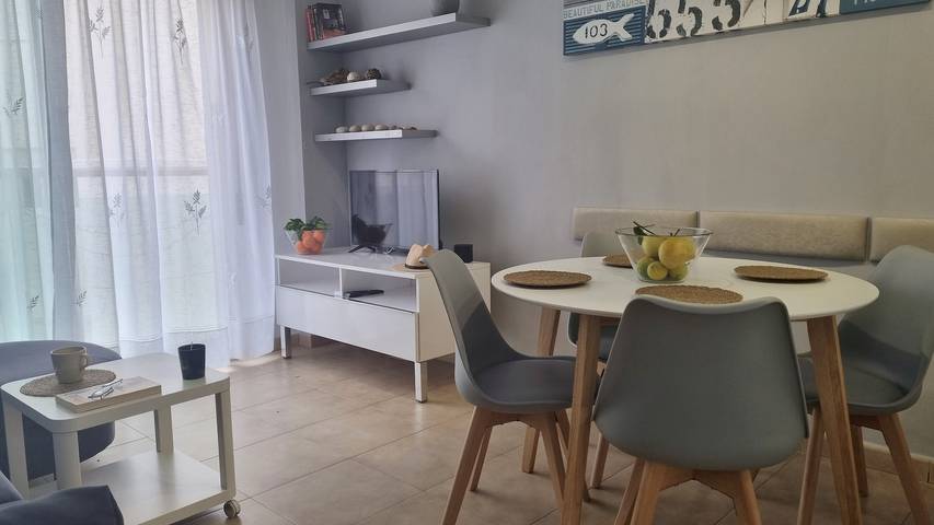 Apartamento entero, Apartamento 'La Pausa' con balcón, Wi-Fi y aire acondicionado in Playa de Gandía, Costa de Valencia
