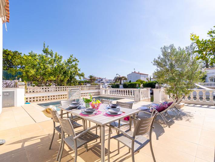 Casa rural para 6 personas, con terraza, Se admiten mascotas en Ampuriabrava - 3