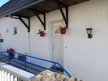 Gîte pour 4 personnes, avec terrasse ainsi que vue sur le lac et vue à La Tour-d'Auvergne