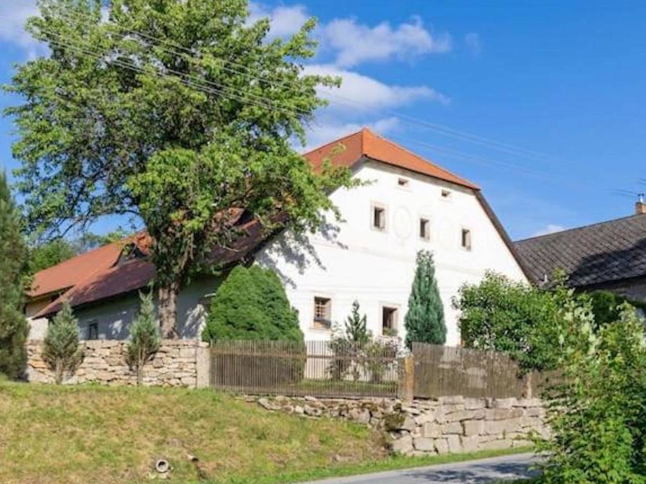 18 Century Bohemian Farmhouse in Člunek, Neuhaus und Umgebung