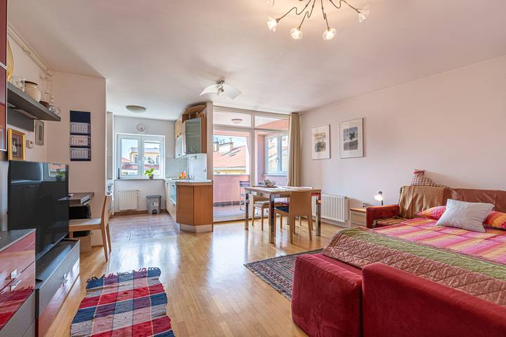 Ferienwohnung für 2 Personen, mit Balkon und Meerblick, kinderfreundlich in Slowenien