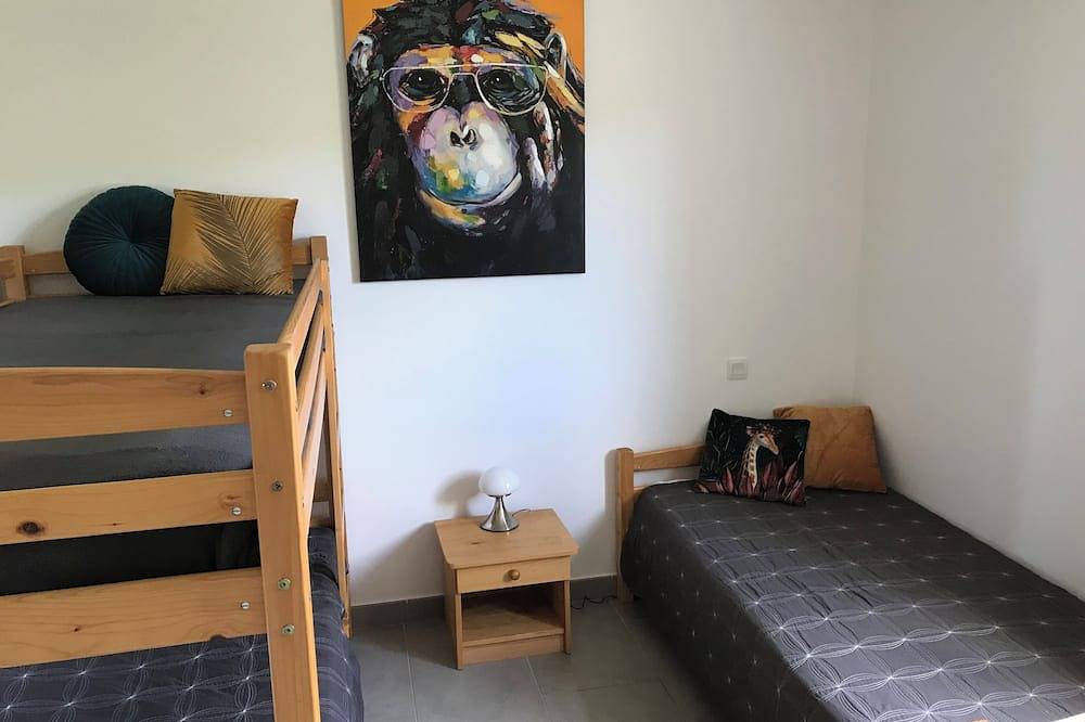 Appartement entier, Logement classé 3 * à 700 mètres de la plage de Pinarello via un chemin privé. in Pinarellu, Zonza