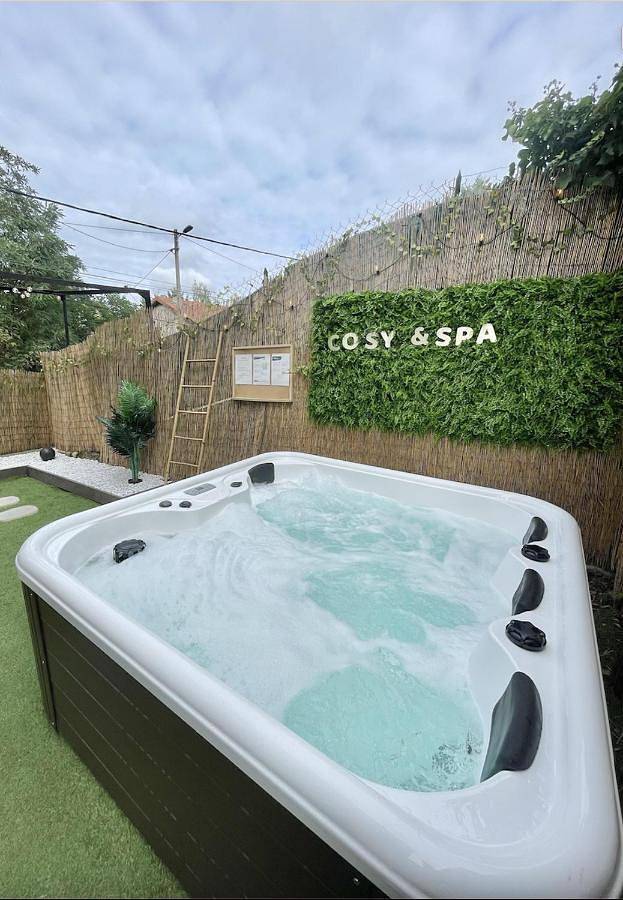 Appartement de vacances pour 2 personnes, avec Terrasse et Jacuzzi ainsi que Jardin et Sauna