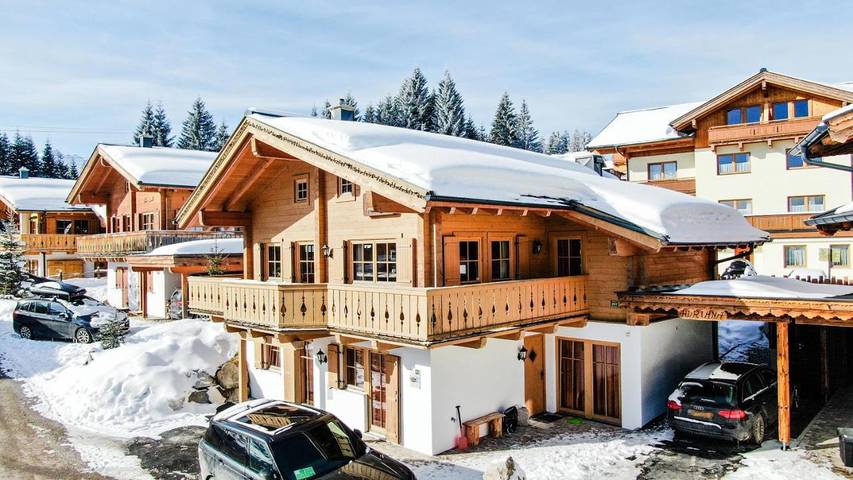 Vakantiehuis voor 12 personen, with tuin and whirlpool as well as sauna in Königsleiten
