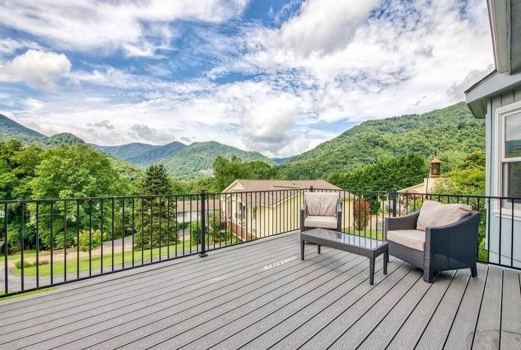 Amazing Views of Maggie Valley Mountains, King Master, Hot Tub,Fire Table in Blue Ridge Parkway, Cataloochee Valley