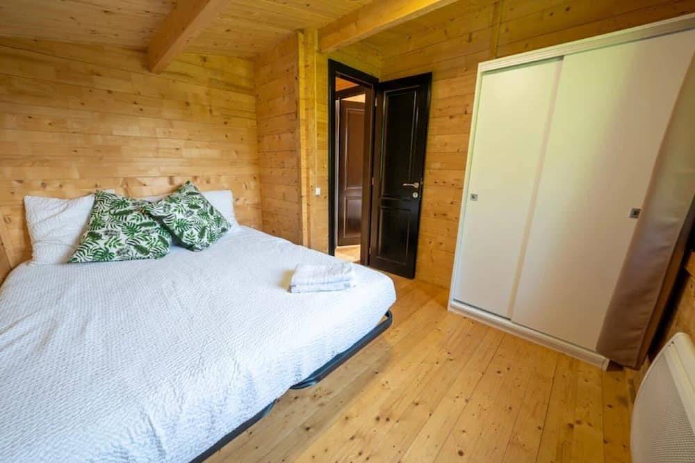 Zecamping 3 étoiles piscine couverte jacuzzi chalet 35m2 8 pers in Chamberet, Région de Tulle