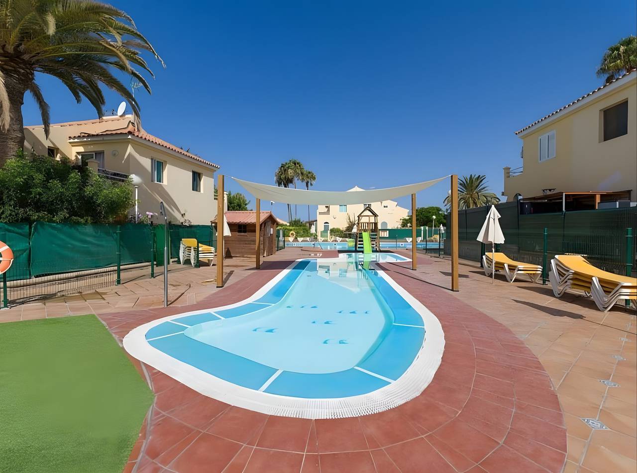 « Sonemar Blue Fish » avec piscine partagée, Wi-Fi et climatisation in Sonnenland, San Bartolomé de Tirajana