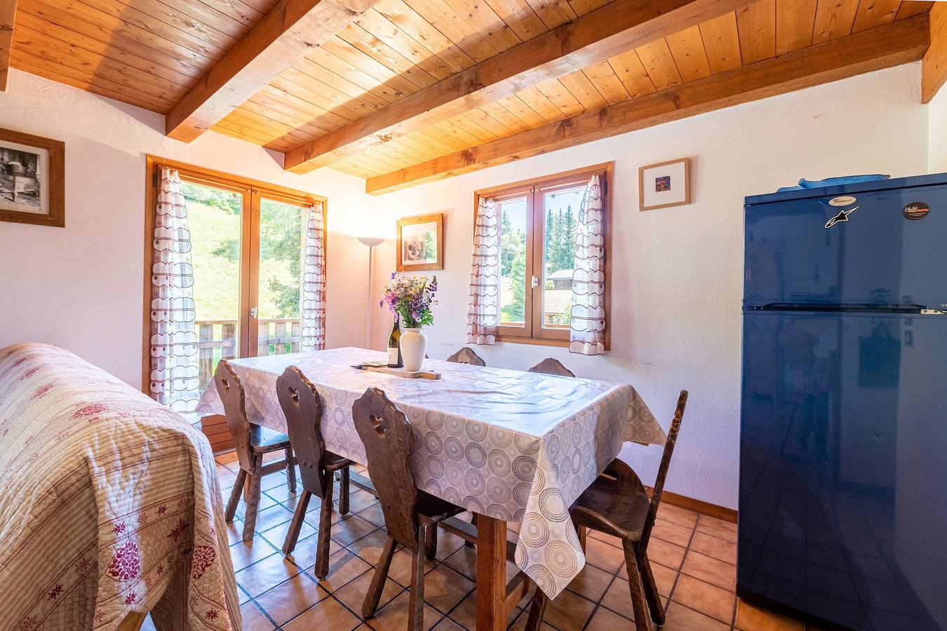 Appartement entier, Appartement 'Les Bouquetins,Piscine Et Aire Jeux' avec vue sur la montagne, jardin partagé et Wi-Fi in Crest-Voland, Région d'Albertville