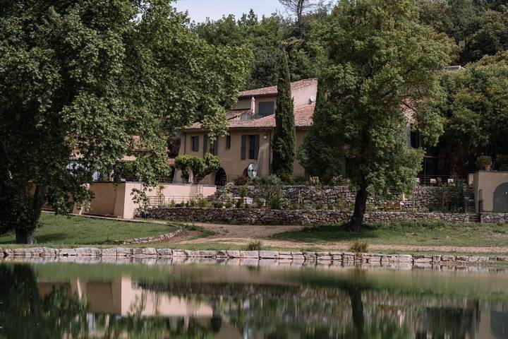 Chambre d’hôte pour 2 personnes, avec Balcon et Terrasse ainsi que Jardin et Piscine