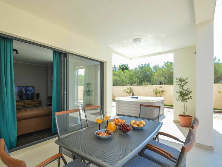 Villa pour 6 personnes, avec jardin et jacuzzi, animaux acceptés à Tisno - 3
