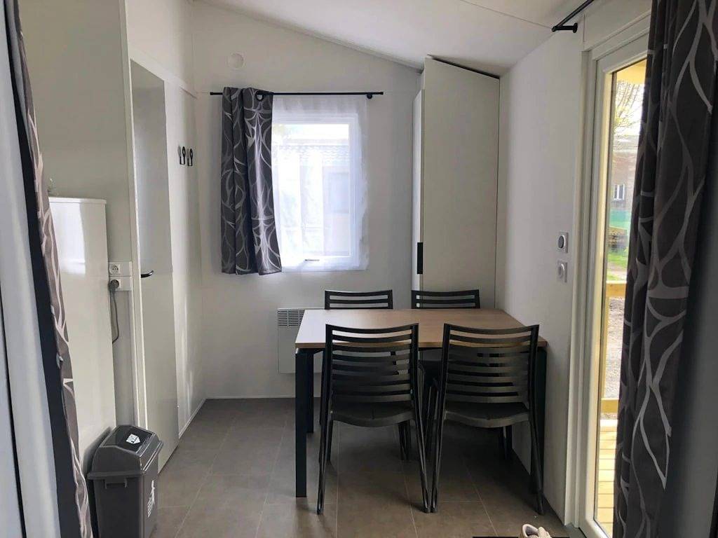 Zecamping 3* 1km plage piscine chauffée pataugeoire tente Tv 20m2 in Saint-Georges-de-Didonne, Côte de Beauté