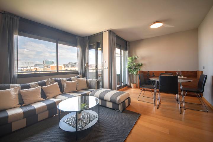 Apartment for 4 people, with Balcony and Pool in Barcelona