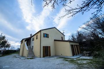 Agriturismo für 16 Personen, mit Garten in Ancona