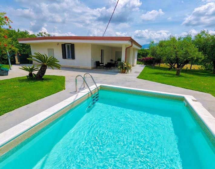 Casa vacanza per 7 persone, con Terrazza e Giardino nonché Piscina e Panorama a Lariano