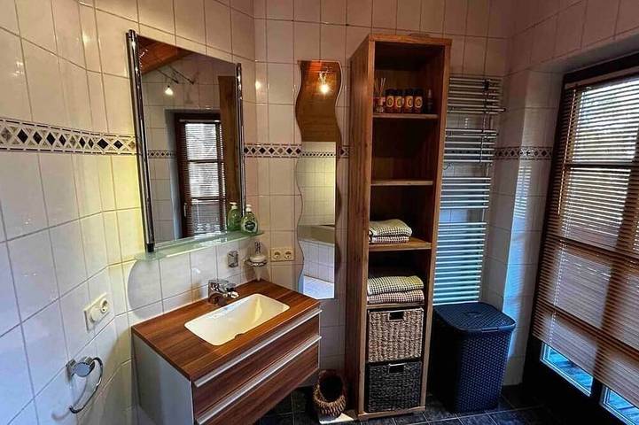 Ganze Wohnung, Direkt am See mit Bergblick in Strandbad Schwaltenweiher, Seeg