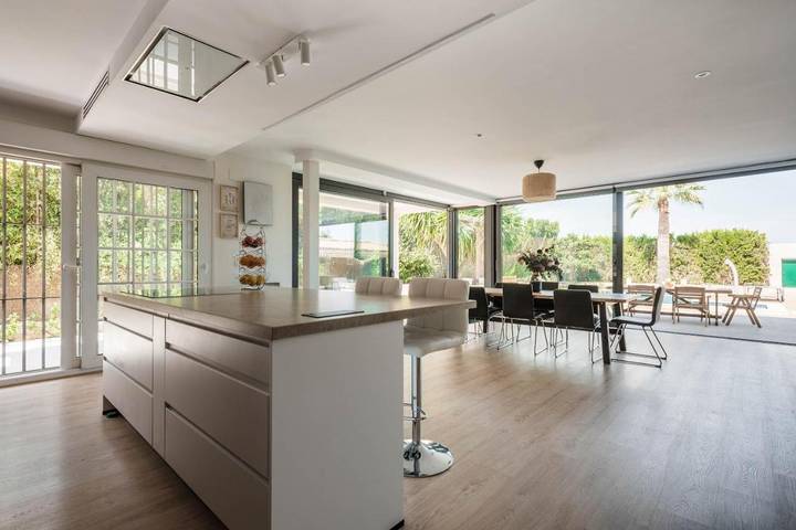 Casa rural para 15 personas, con Balcón y Terraza además de Jardín y Piscina en Tomares - 4