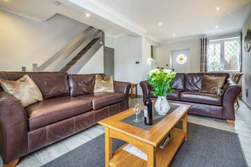 Log Cabin for 6 People in Bakewell, Peak District, Photo 4