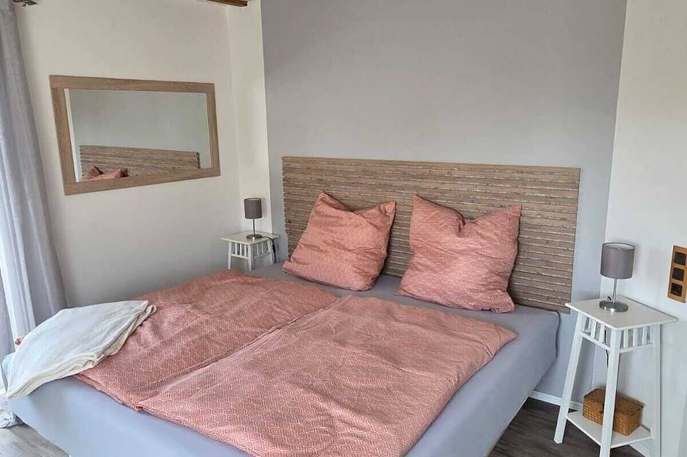 Ganze Wohnung, Moderne Ferienwohnung im Grünen – Seen, Radwege & Events in der Nähe, 4 Pers. in Korbach, Waldecker Land