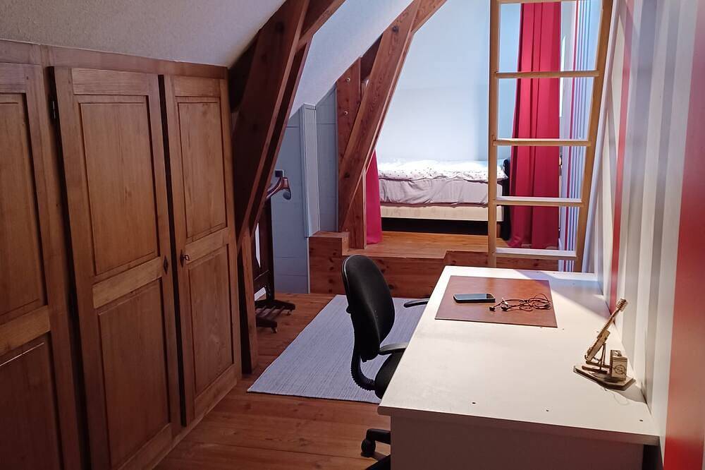 Large family home with character in authentic Lozère village in Grèzes, Macizo Central